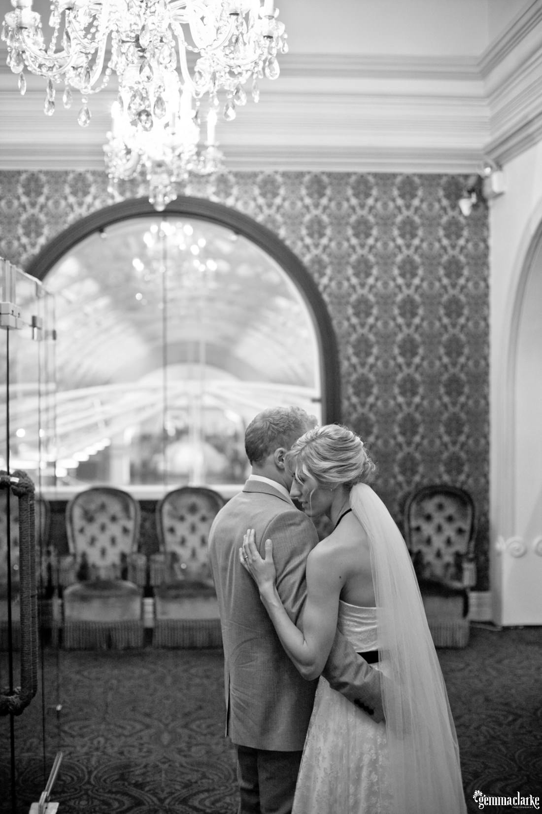 gemma-clarke-photography_vintage-wedding-sydney_rainy-day-wedding_erin-and-jake_0047