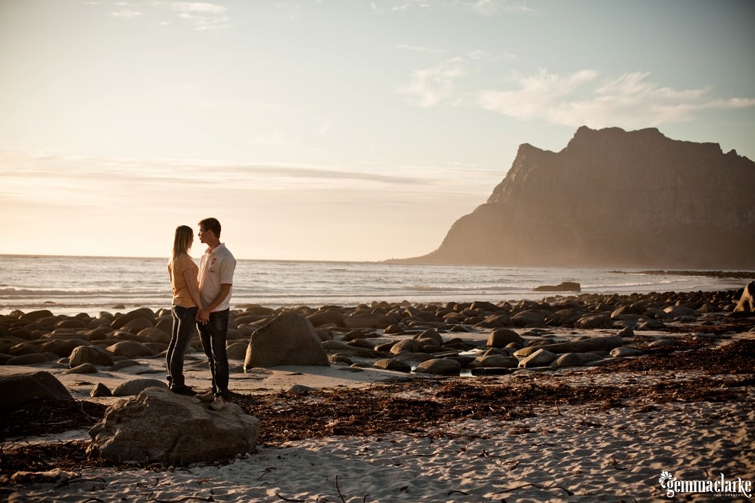 gemma-clarke-photography_midnight-sun-portraits_norway-engagement-photos_lise-and-andreas_0001
