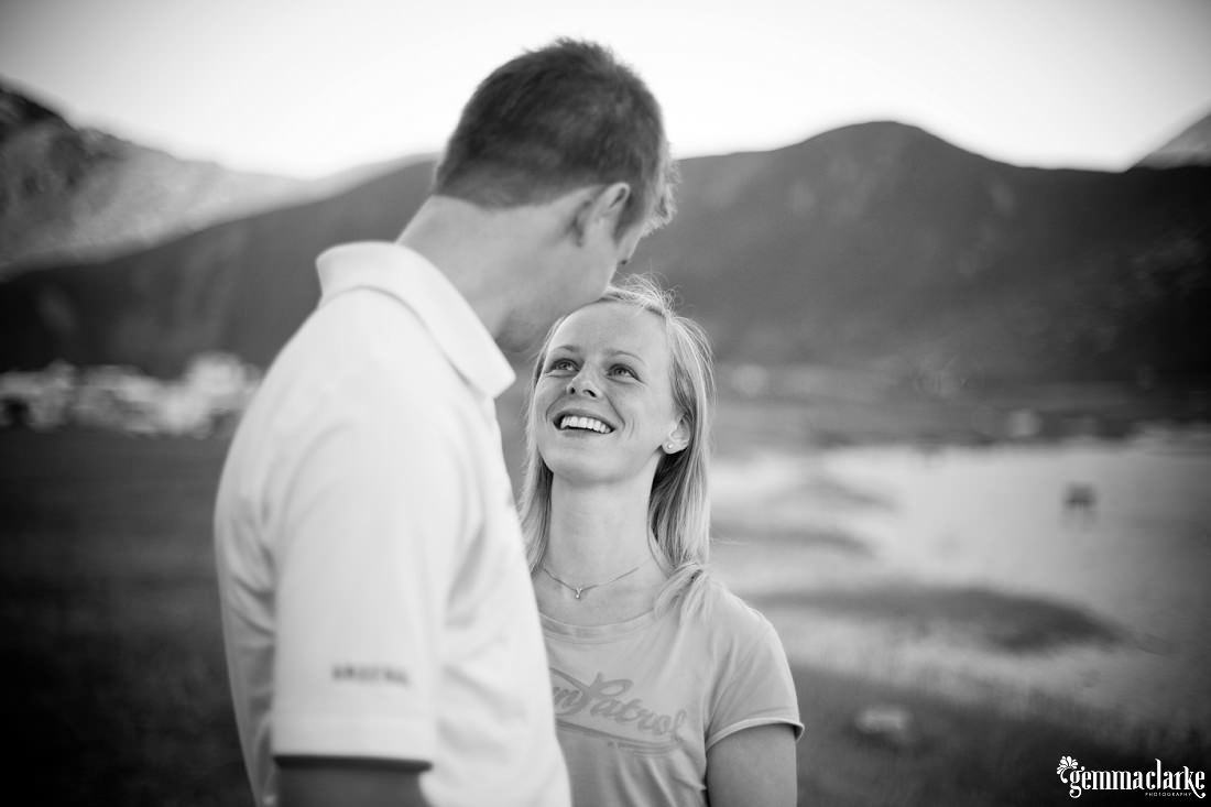 gemma-clarke-photography_midnight-sun-portraits_norway-engagement-photos_lise-and-andreas_0007