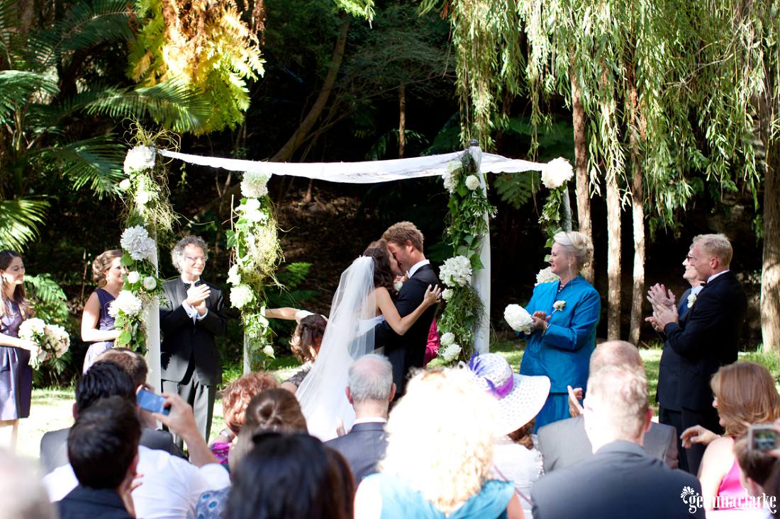 gemma-clarke-photography_fun-jewish-wedding_vaucluse-house-ceremony_sasha-and-paul_0021