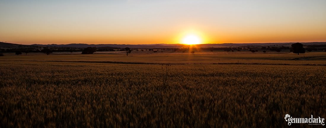 gemmaclarkephotography_farm-photos_sunset-engagement-photos_anna-and-scott_0035